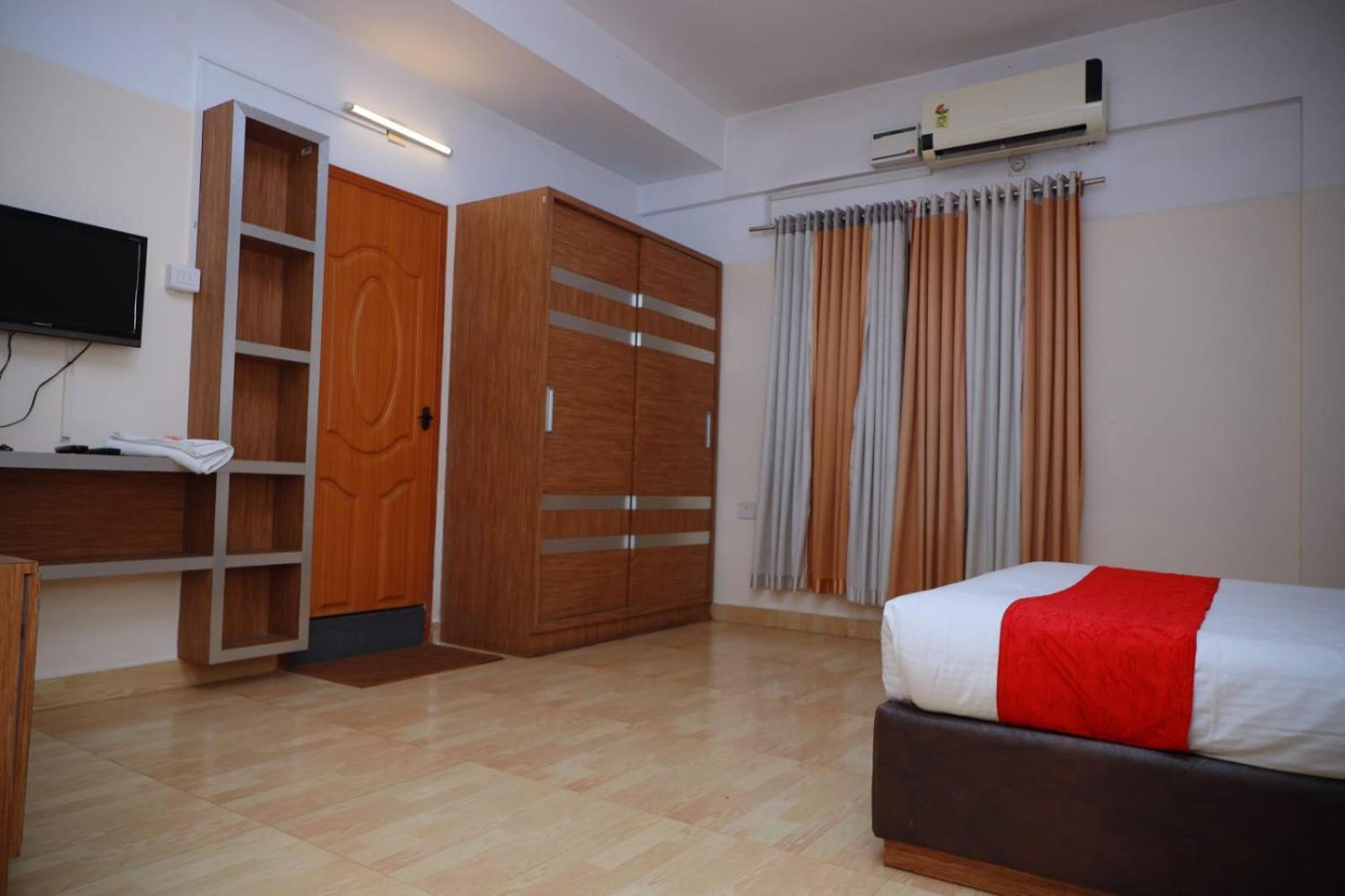 Hotel Tayas Trippapur Exterior photo